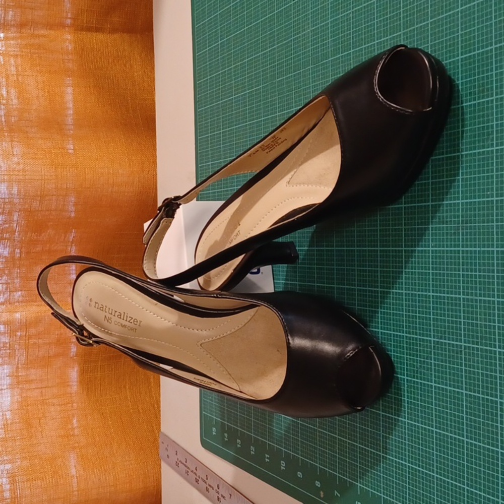 NATURALIZER Happie Women's size 7.5 black slingback peep-toe 2.5 in. pumps